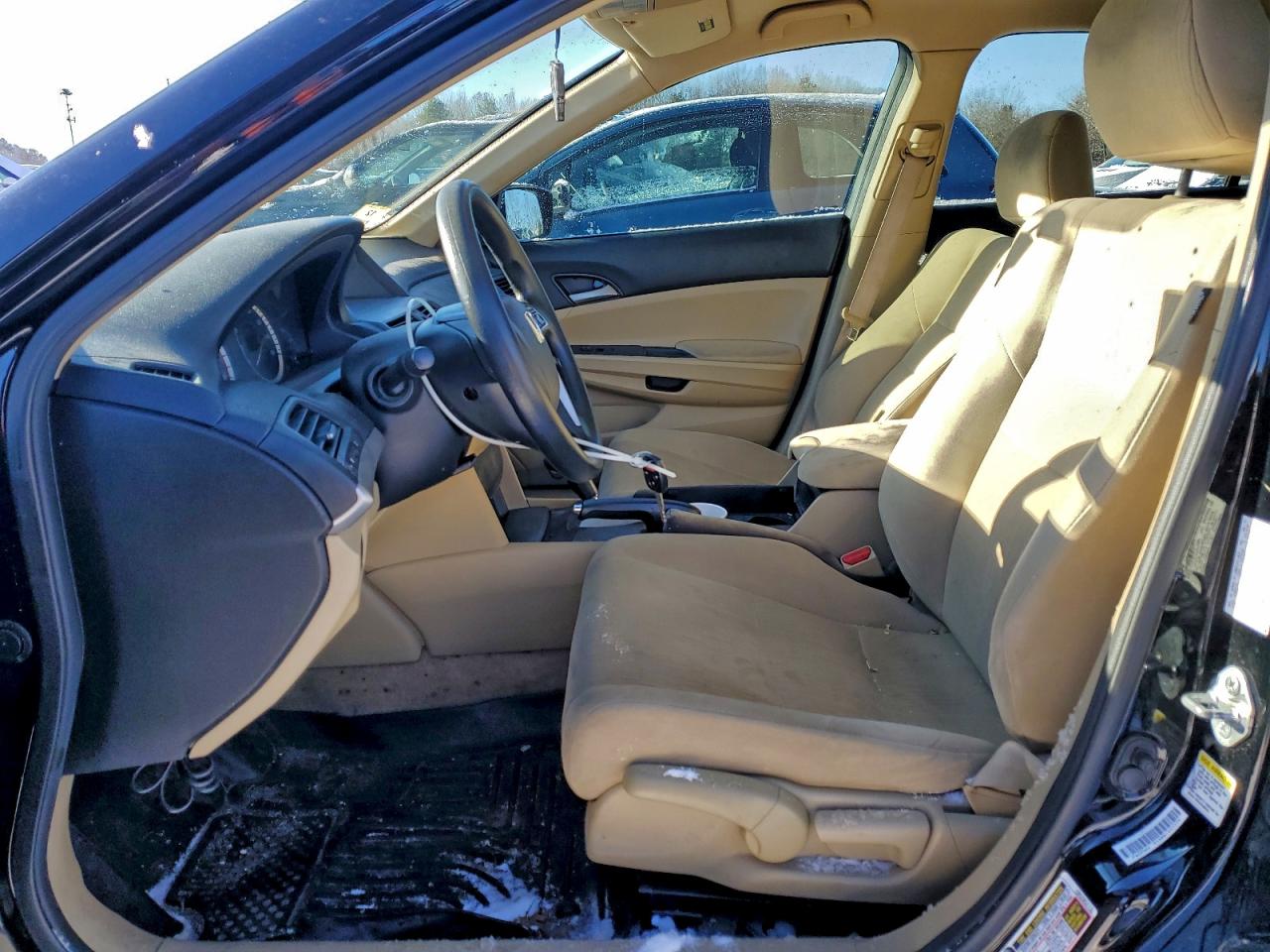 2011 HONDA ACCORD LX photo 7