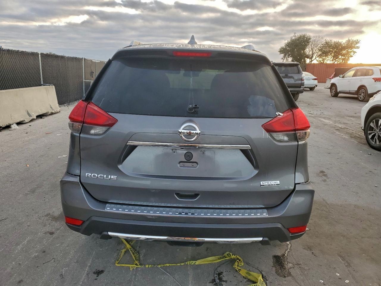 2019 NISSAN ROGUE S photo 6