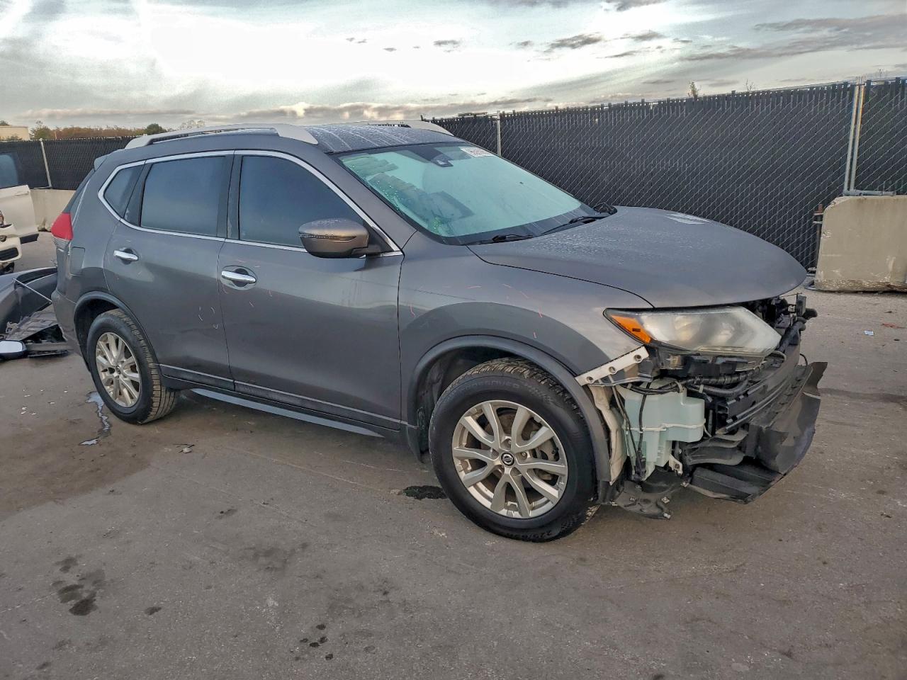 2019 NISSAN ROGUE S photo 4