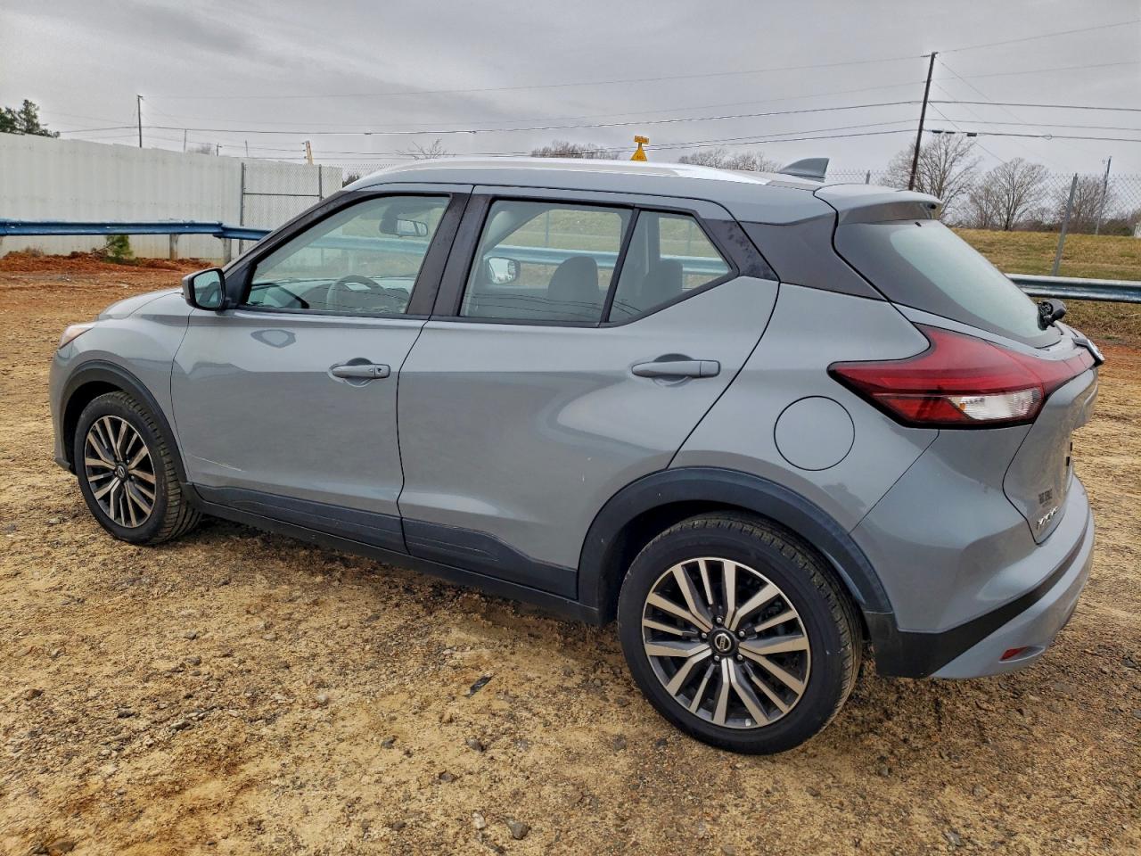 2021 NISSAN KICKS SV photo 2