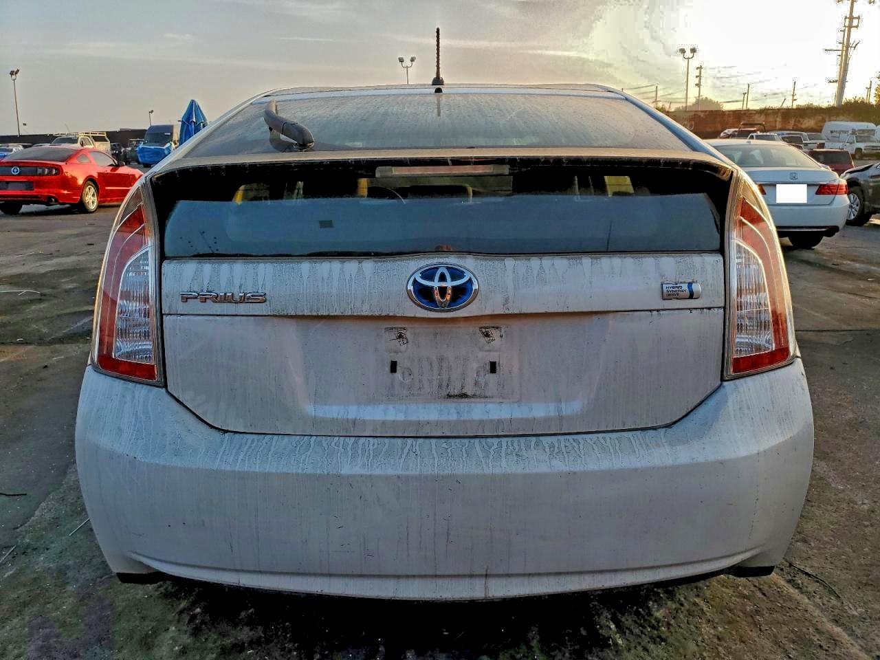 2014 TOYOTA PRIUS photo 6