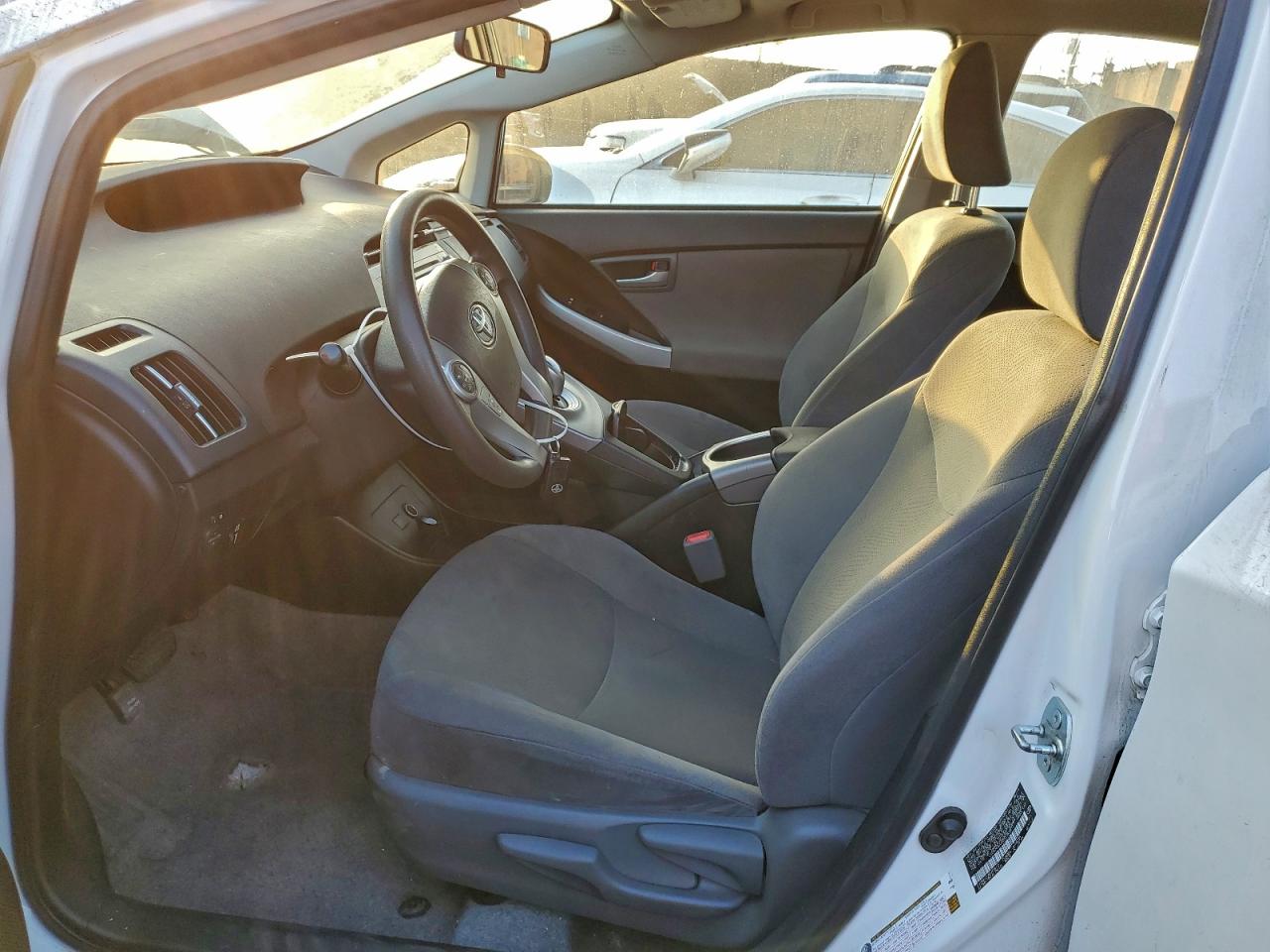 2014 TOYOTA PRIUS photo 7