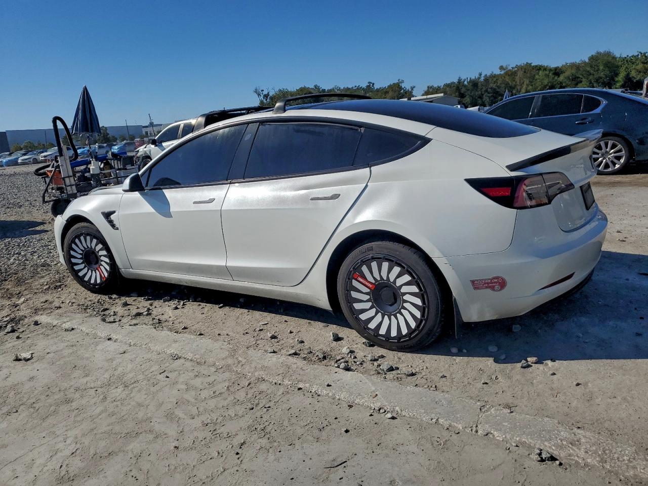 2023 TESLA MODEL 3 photo 2