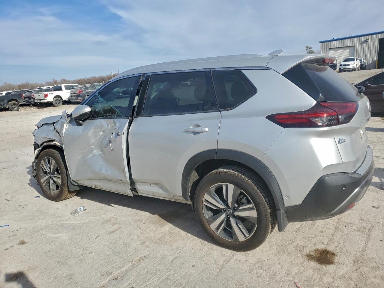 2023 NISSAN ROGUE SL photo 2
