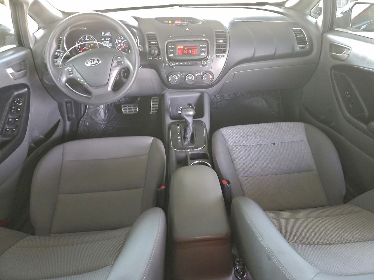 2017 KIA FORTE LX photo 8