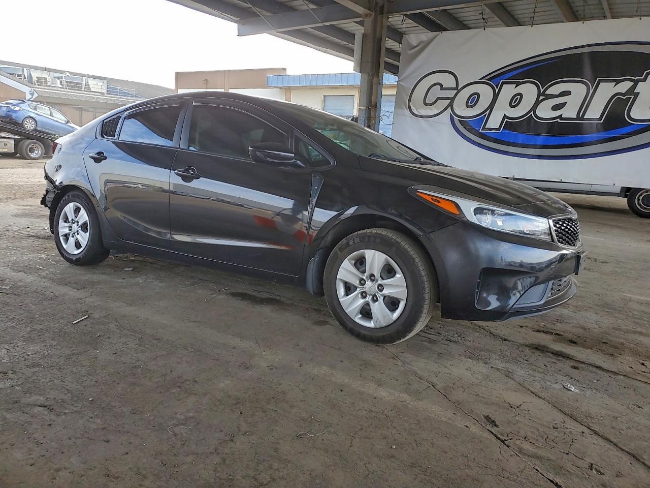 2017 KIA FORTE LX photo 4