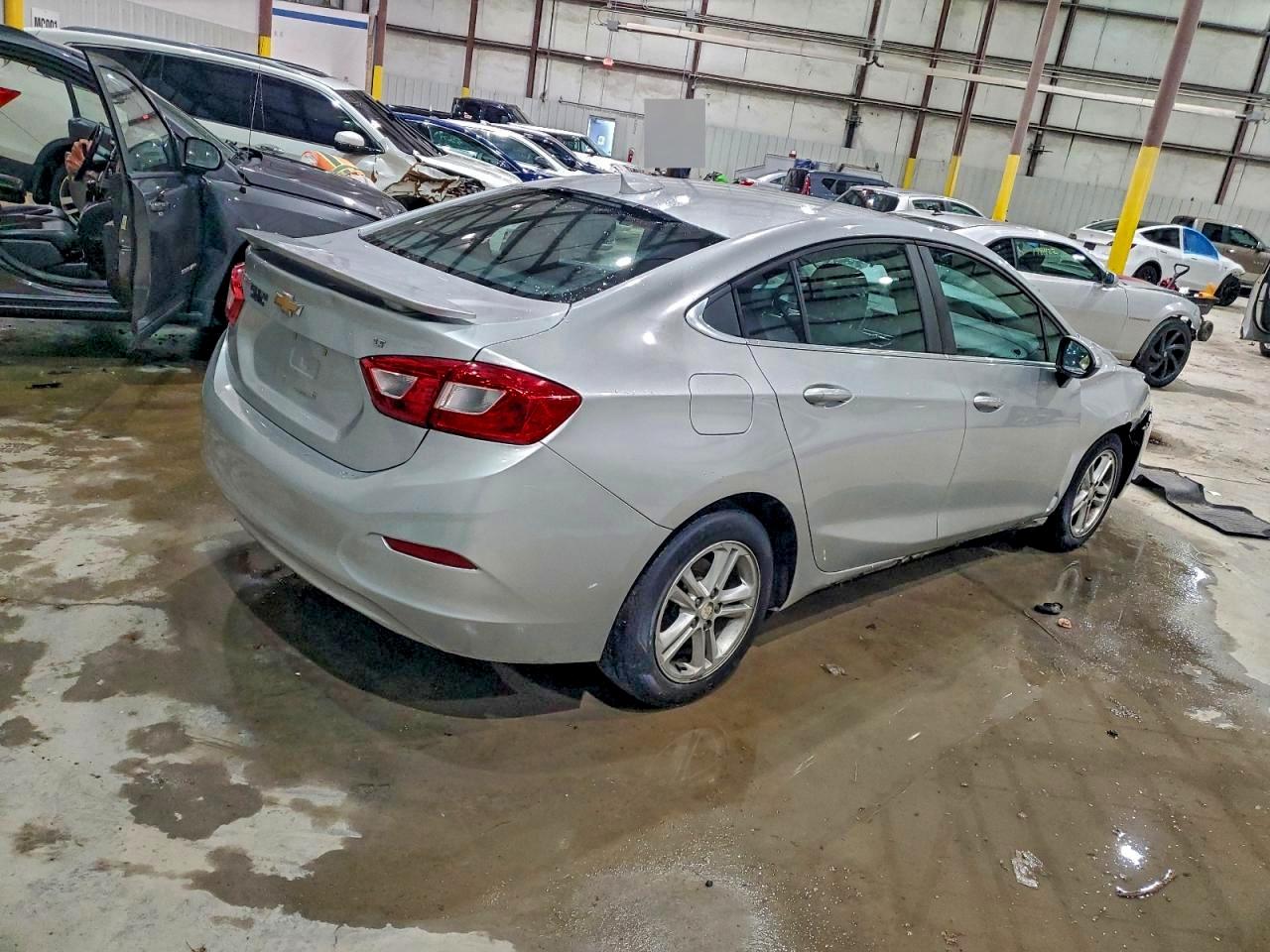 2017 CHEVROLET CRUZE LT photo 3