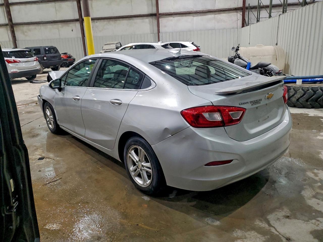 2017 CHEVROLET CRUZE LT photo 2