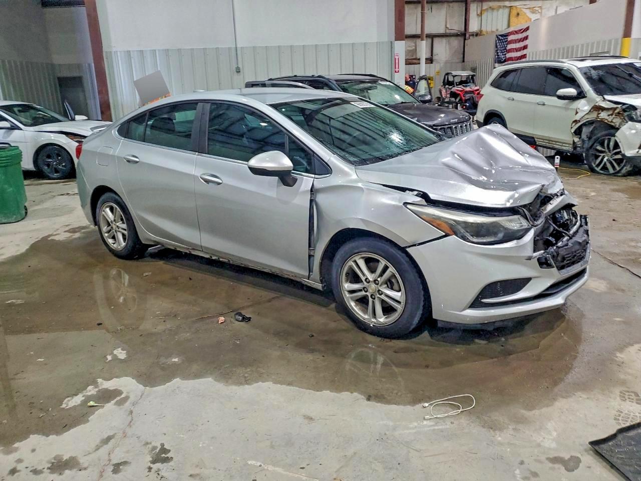 2017 CHEVROLET CRUZE LT photo 4