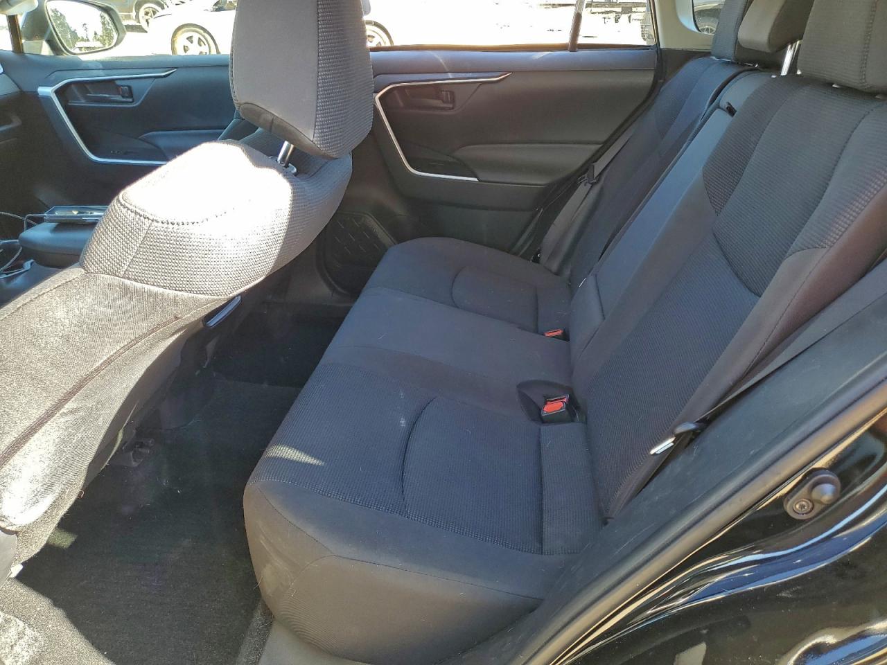 2021 TOYOTA RAV4 LE photo 11