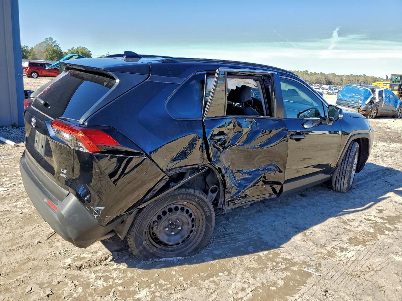 2021 TOYOTA RAV4 LE photo 3