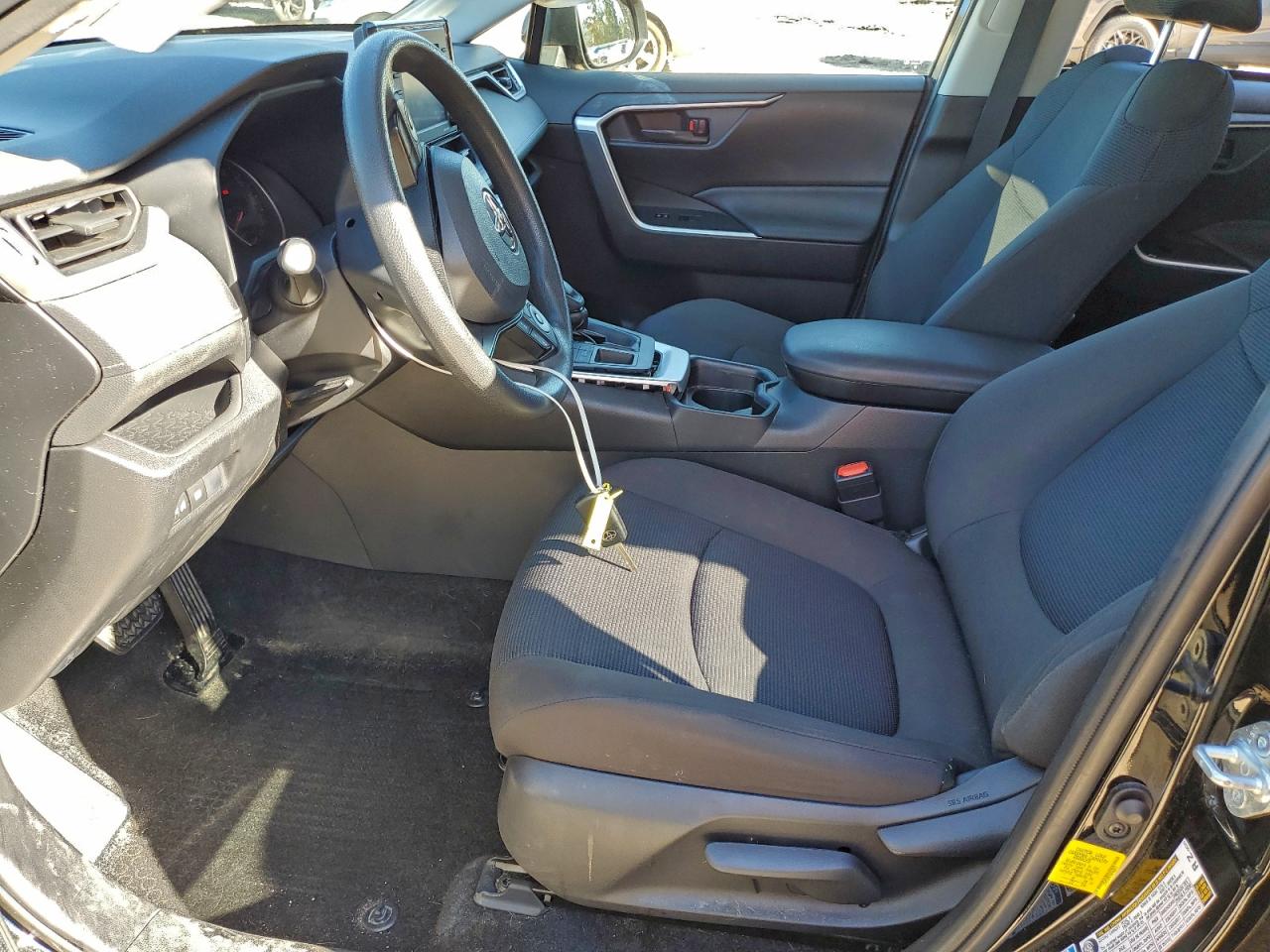 2021 TOYOTA RAV4 LE photo 7