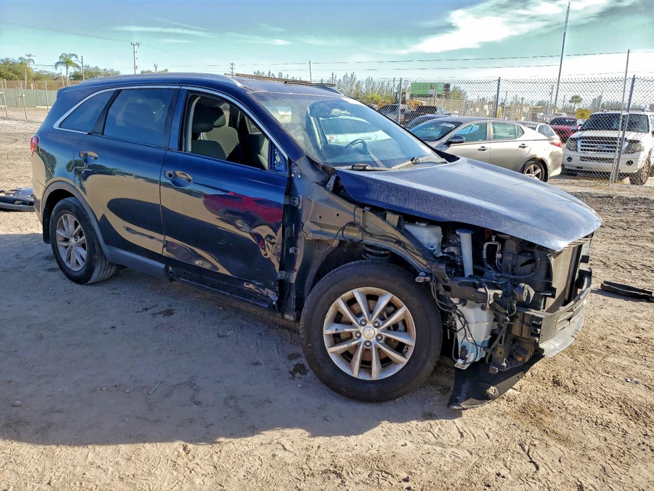 2016 KIA SORENTO LX photo 4