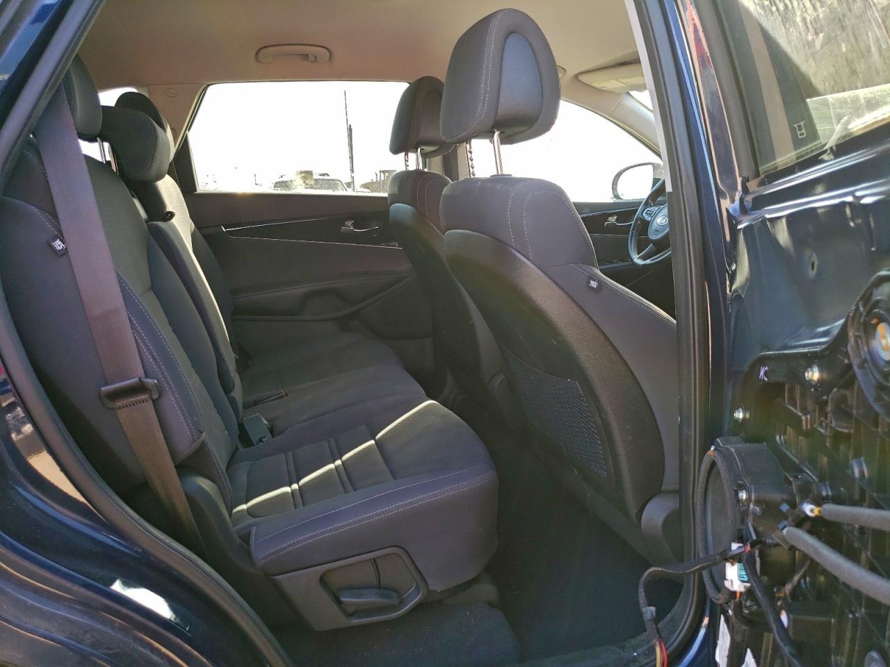 2016 KIA SORENTO LX photo 11