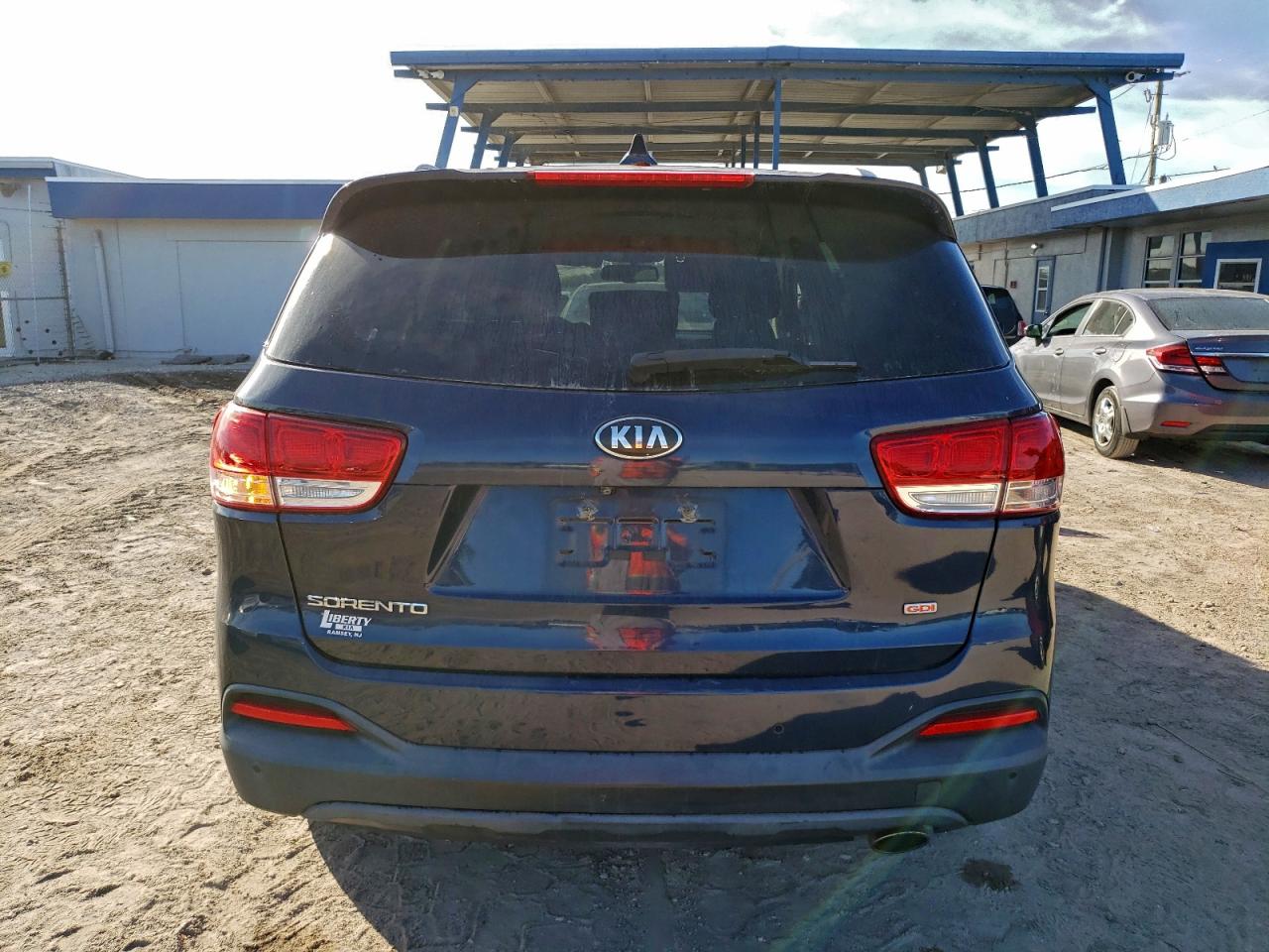2016 KIA SORENTO LX photo 6