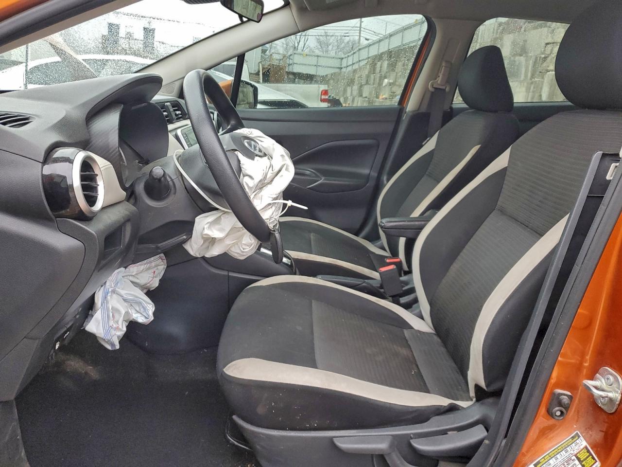 2020 NISSAN VERSA SV photo 7