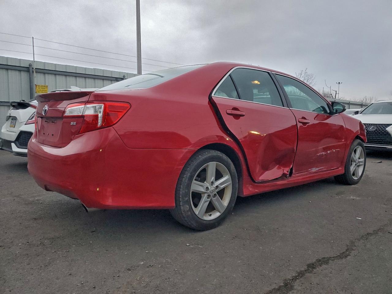 2014 TOYOTA CAMRY L photo 3
