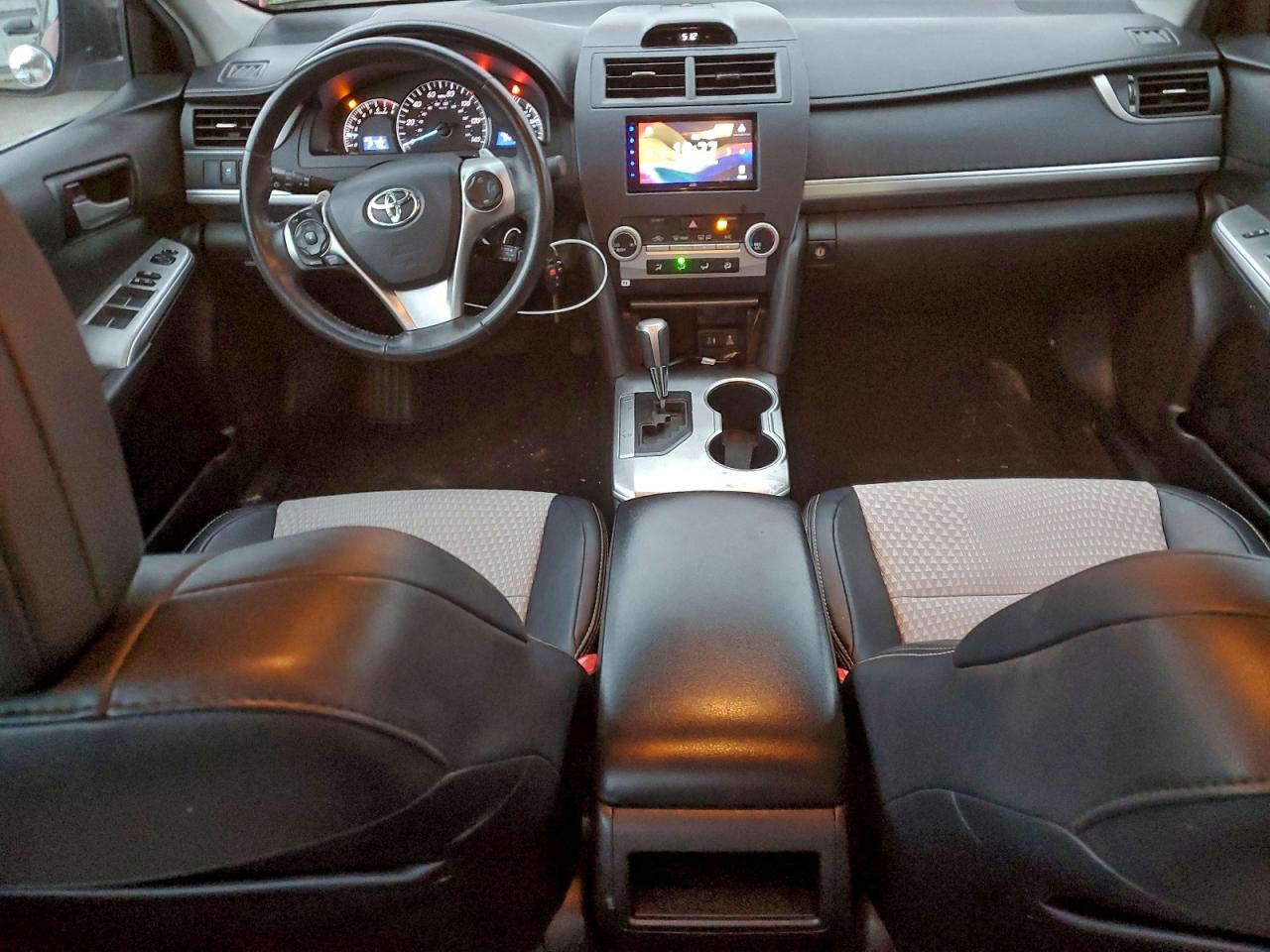 2014 TOYOTA CAMRY L photo 8