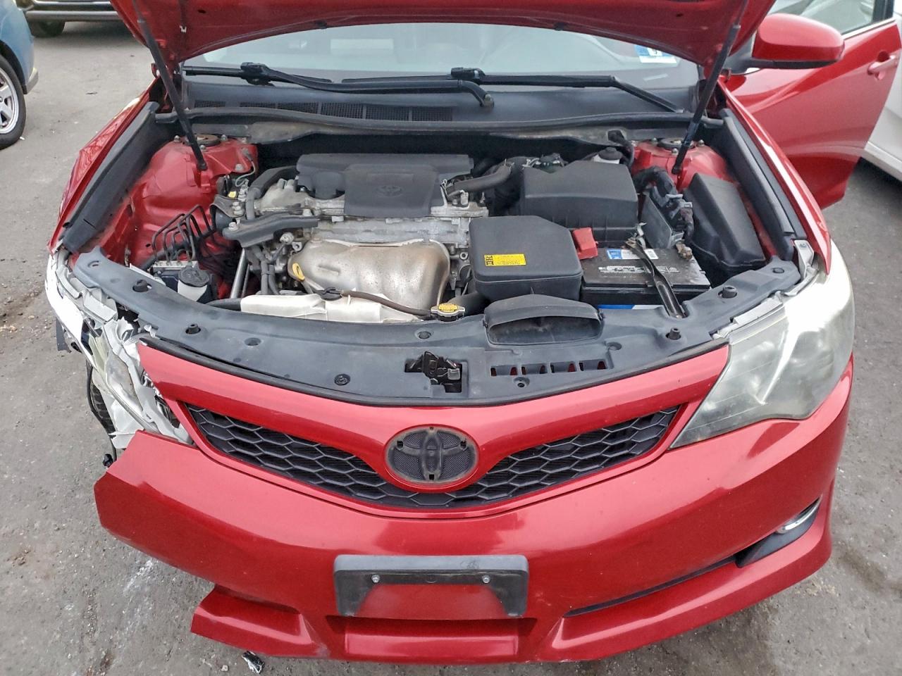 2014 TOYOTA CAMRY L photo 11
