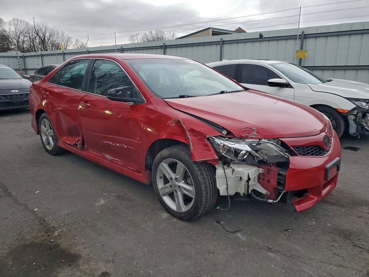 2014 TOYOTA CAMRY L photo 4