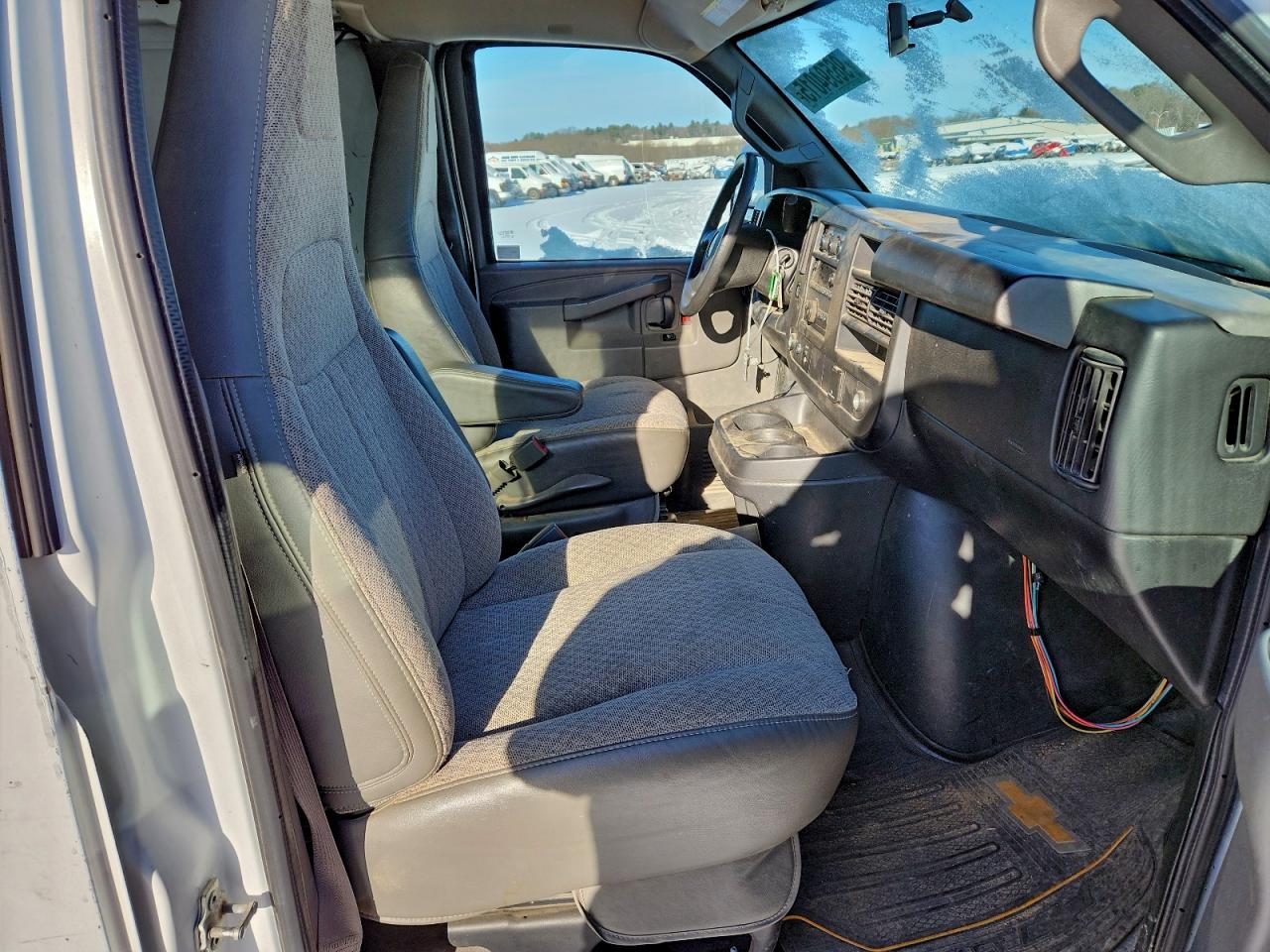 2017 GMC SAVANA G2500 photo 10