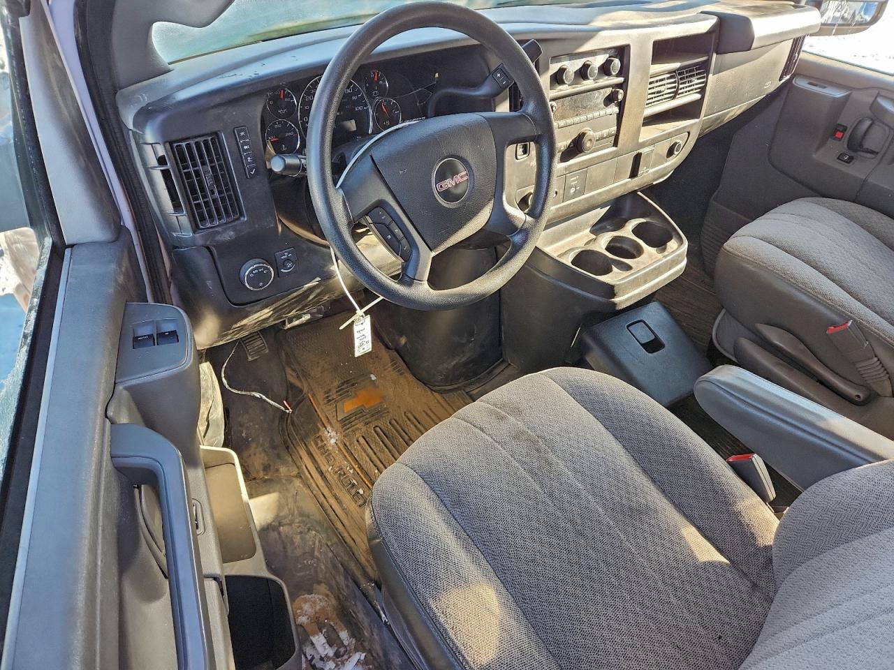 2017 GMC SAVANA G2500 photo 8