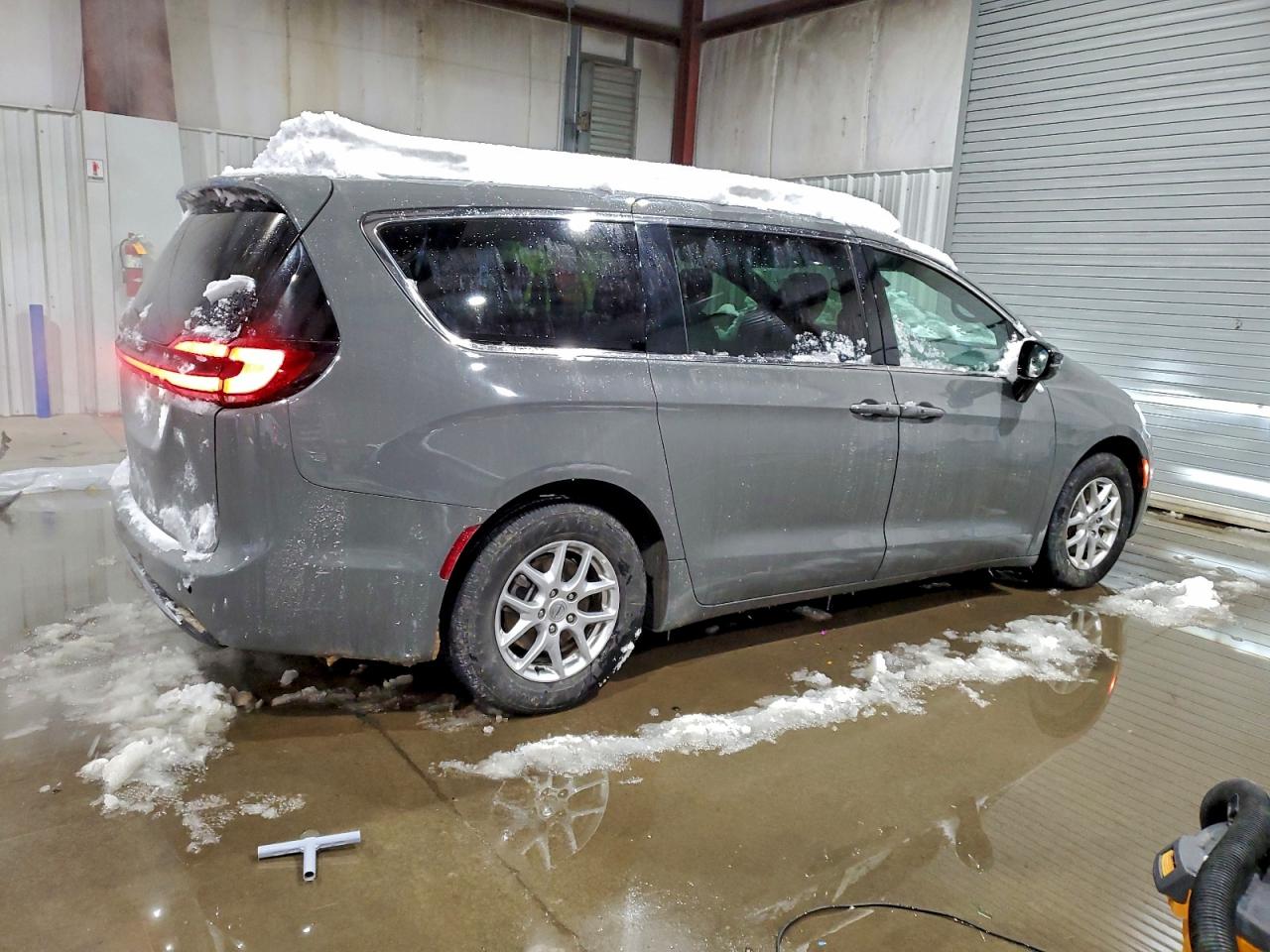 2025 CHRYSLER PACIFICA SELECT photo 3