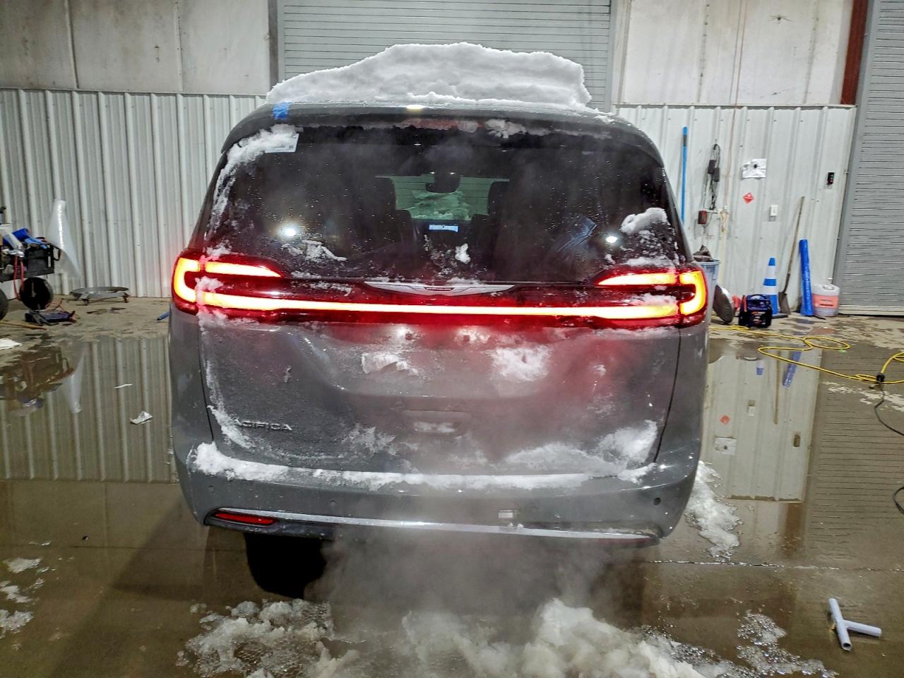 2025 CHRYSLER PACIFICA SELECT photo 6