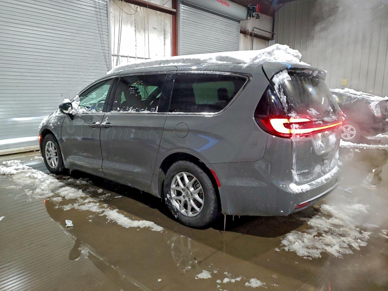 2025 CHRYSLER PACIFICA SELECT photo 2