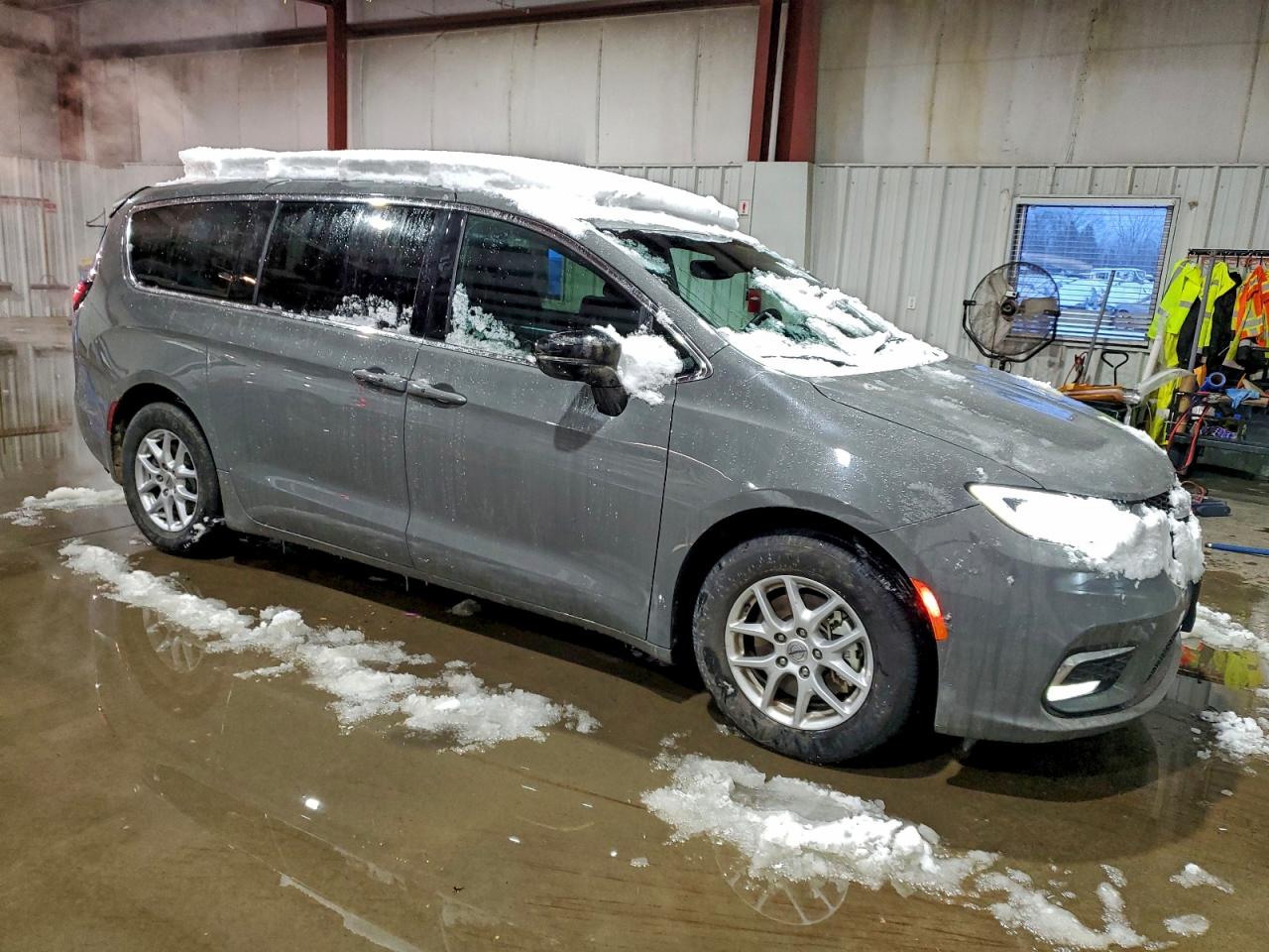 2025 CHRYSLER PACIFICA SELECT photo 4