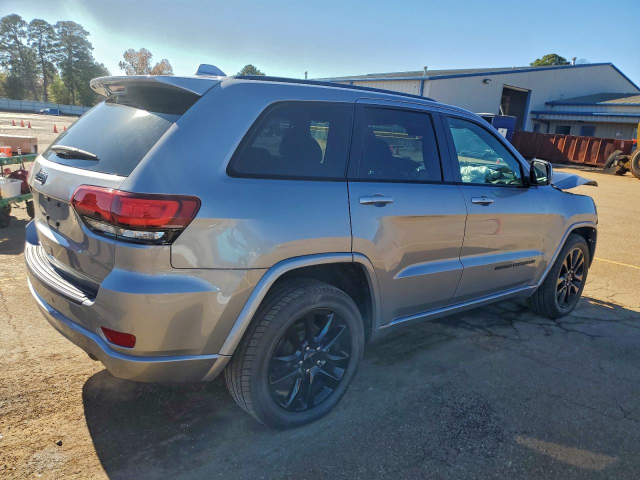 2019 JEEP GRAND CHEROKEE LAREDO photo 3