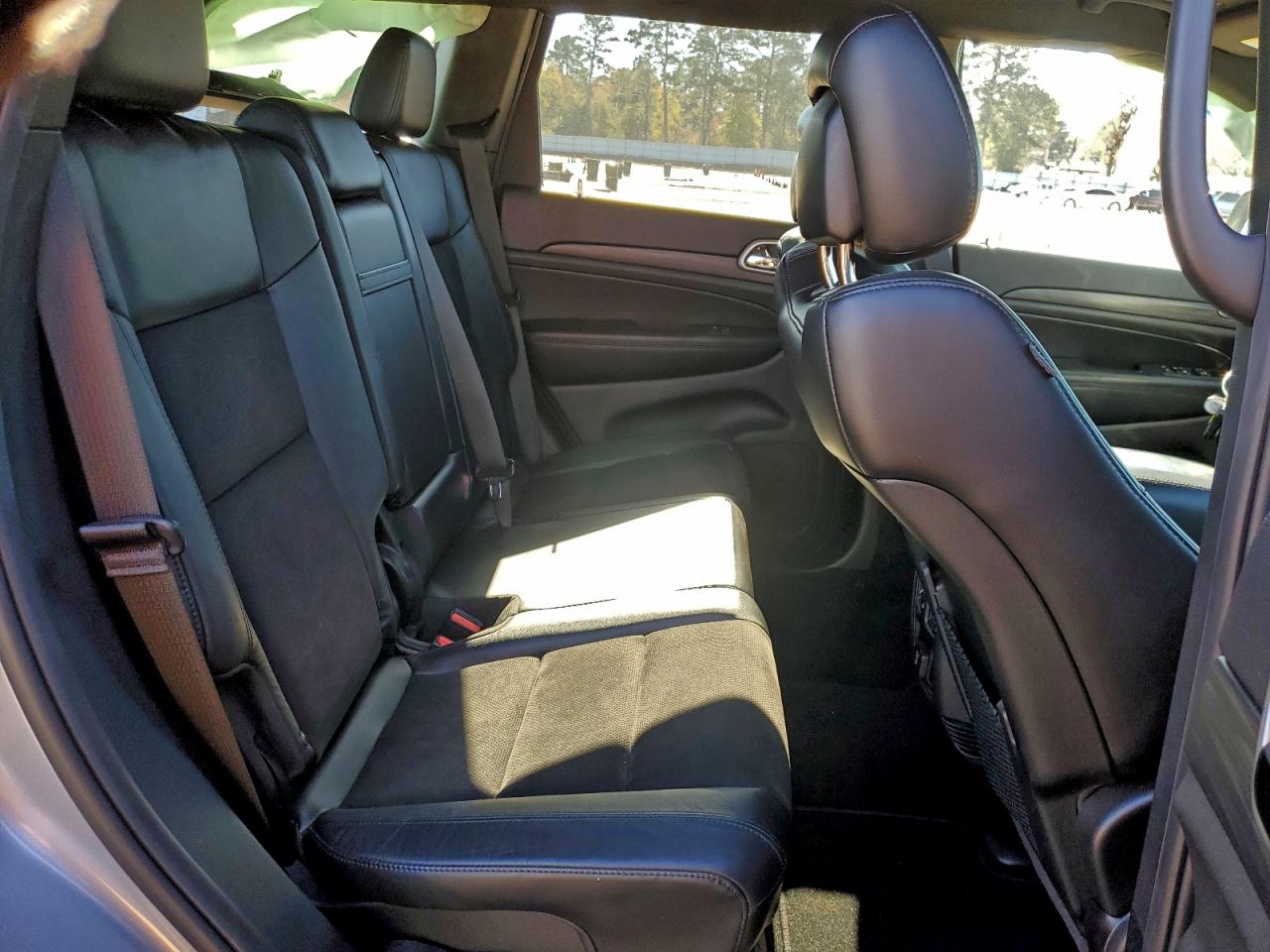 2019 JEEP GRAND CHEROKEE LAREDO photo 10