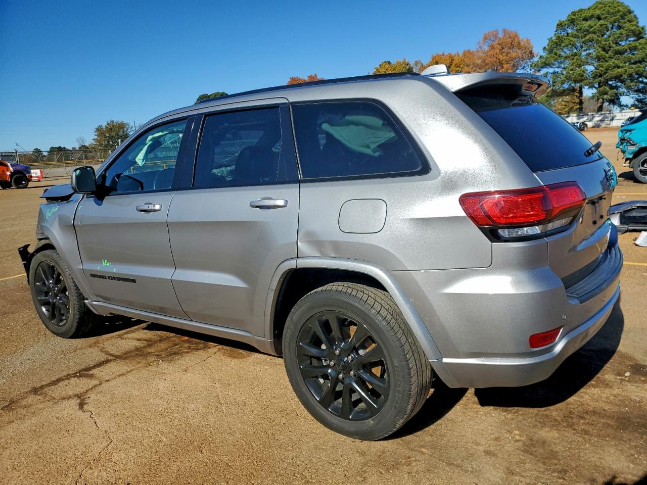 2019 JEEP GRAND CHEROKEE LAREDO photo 2