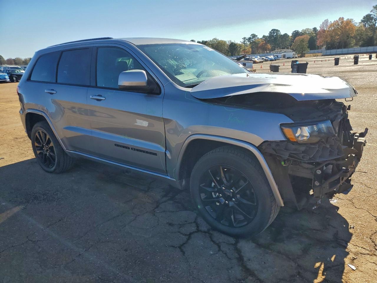 2019 JEEP GRAND CHEROKEE LAREDO photo 4