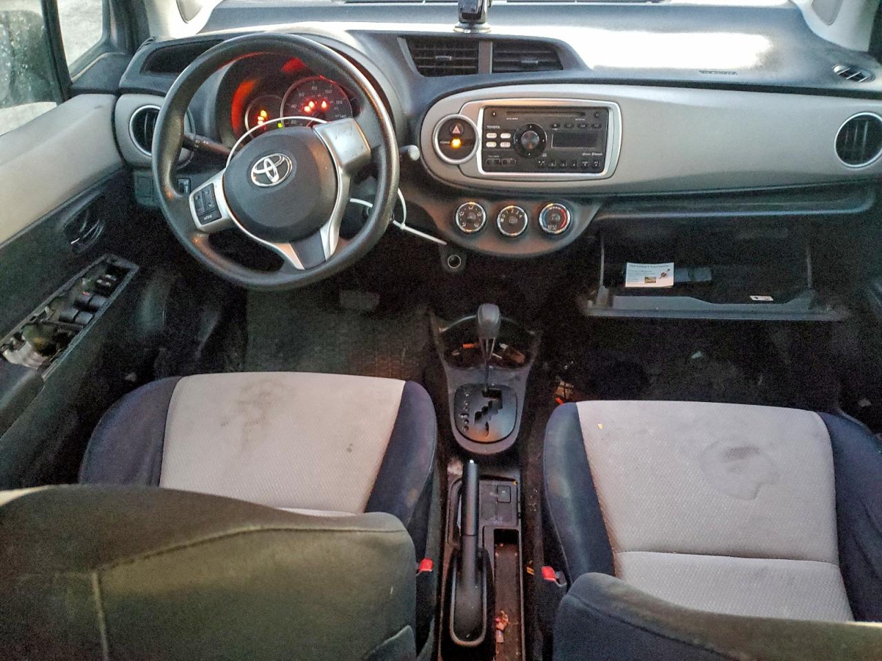 2012 TOYOTA YARIS photo 8