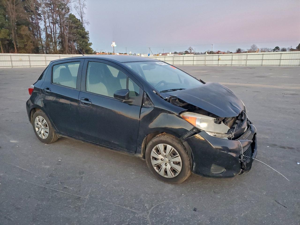 2012 TOYOTA YARIS photo 4