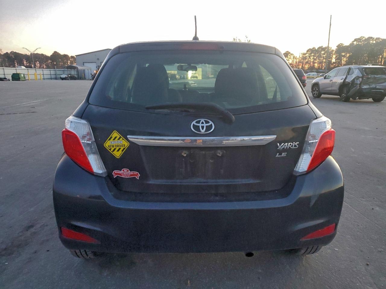 2012 TOYOTA YARIS photo 6