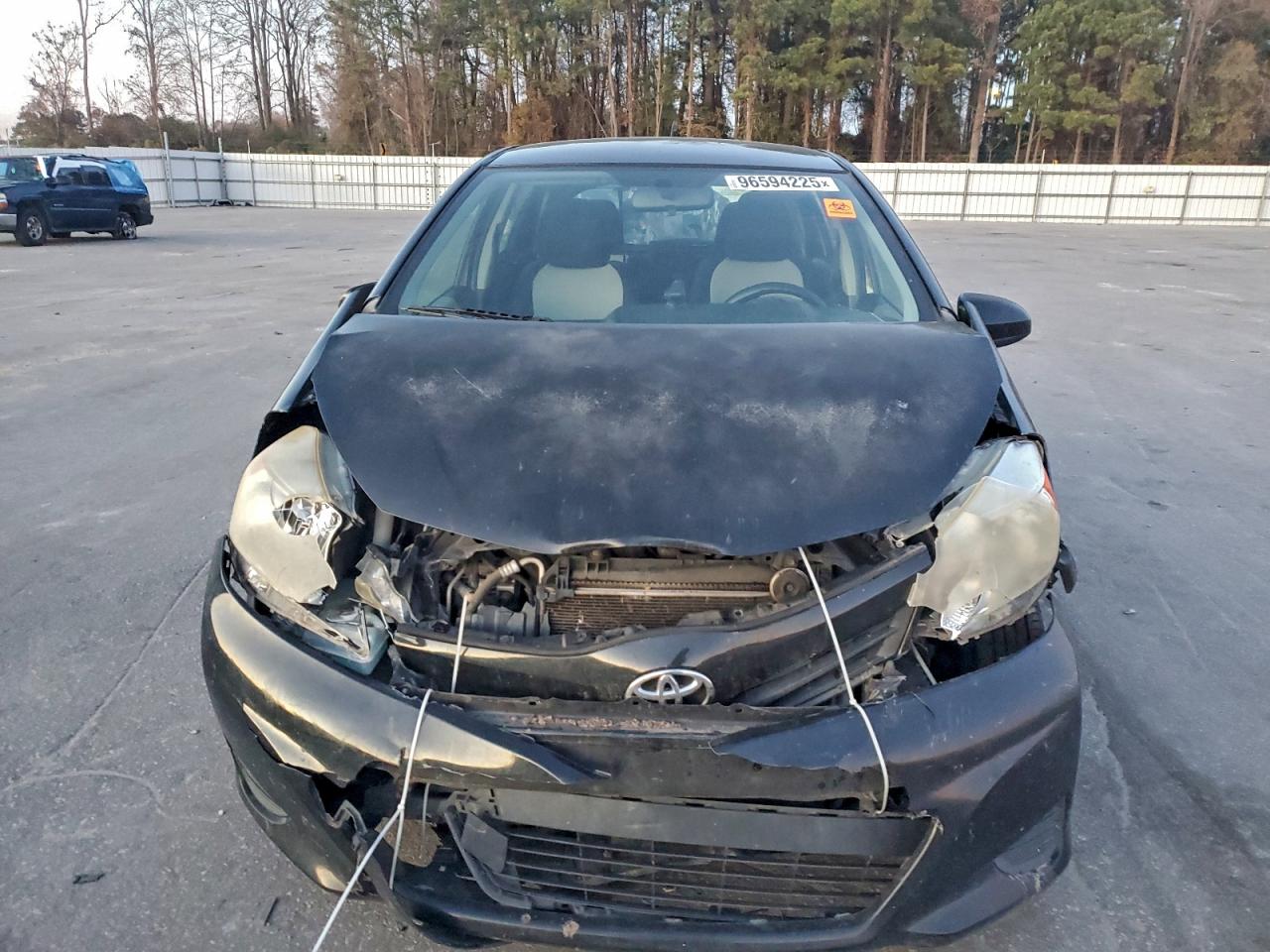 2012 TOYOTA YARIS photo 5
