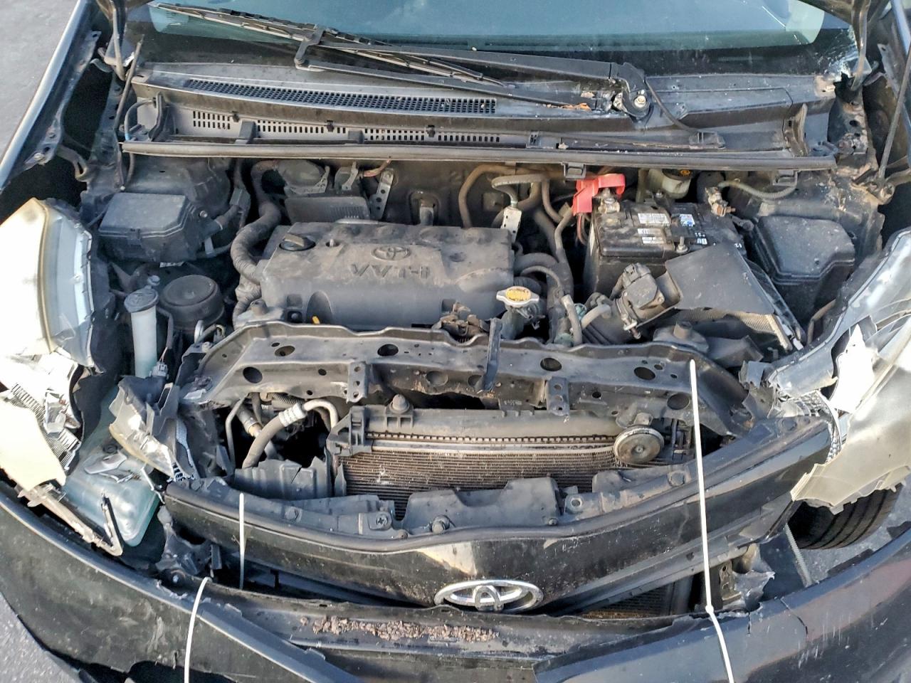 2012 TOYOTA YARIS photo 11