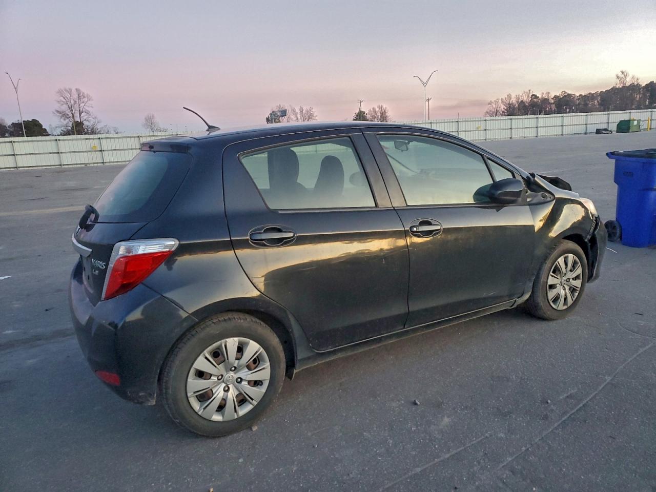 2012 TOYOTA YARIS photo 3