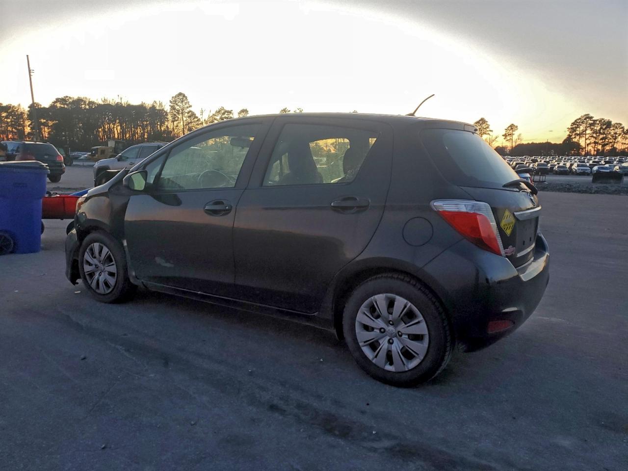 2012 TOYOTA YARIS photo 2