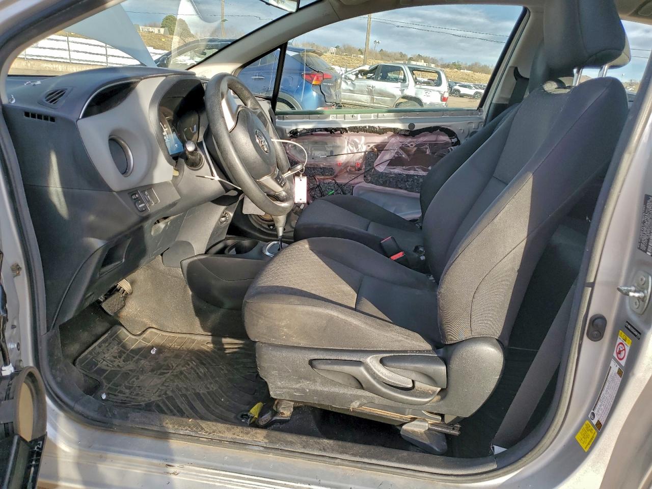 2016 TOYOTA YARIS L photo 7
