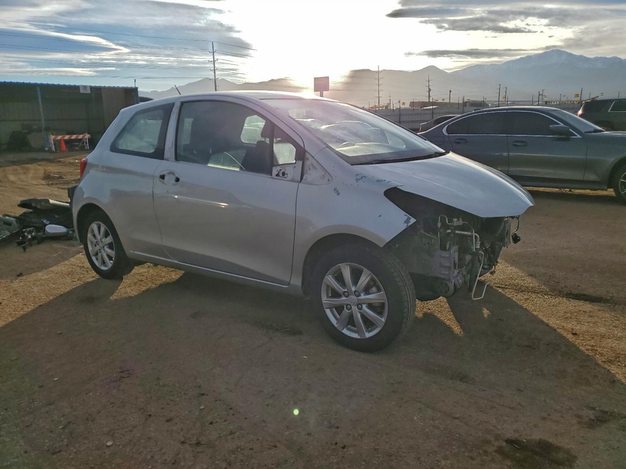 2016 TOYOTA YARIS L photo 4