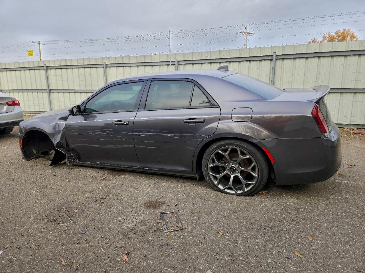 2018 CHRYSLER 300 S photo 2