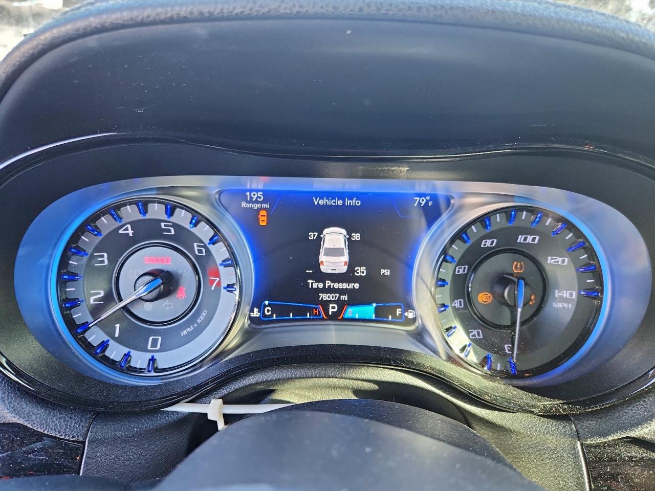 2018 CHRYSLER 300 S photo 9