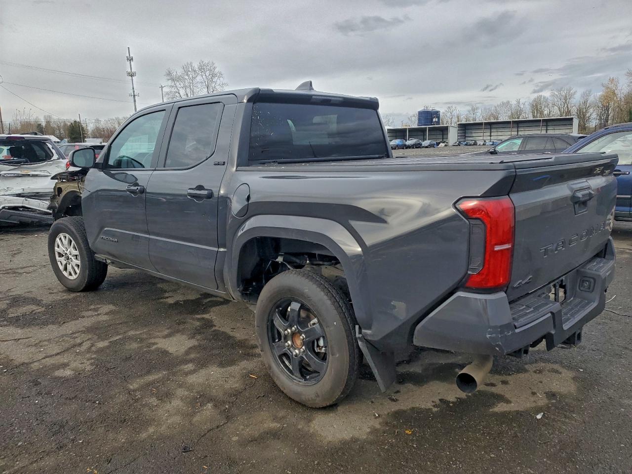 2024 TOYOTA TACOMA DOUBLE CAB photo 2