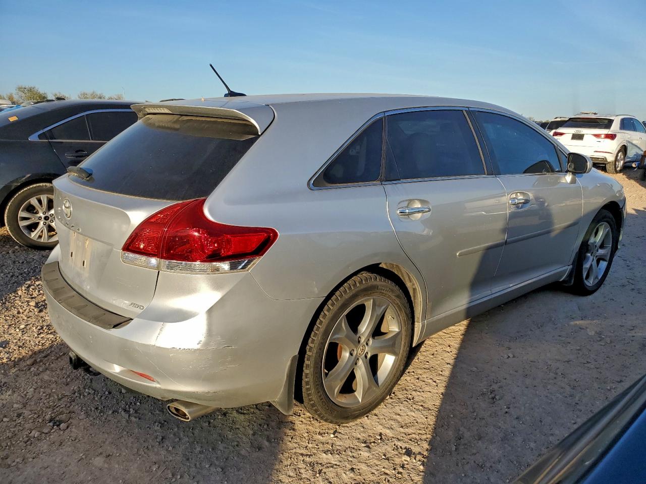 2009 TOYOTA VENZA photo 3