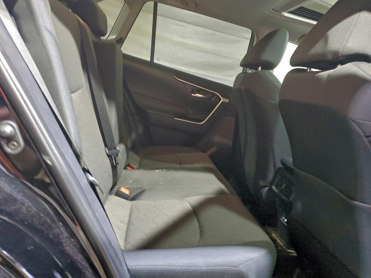 2025 TOYOTA RAV4 XLE photo 11