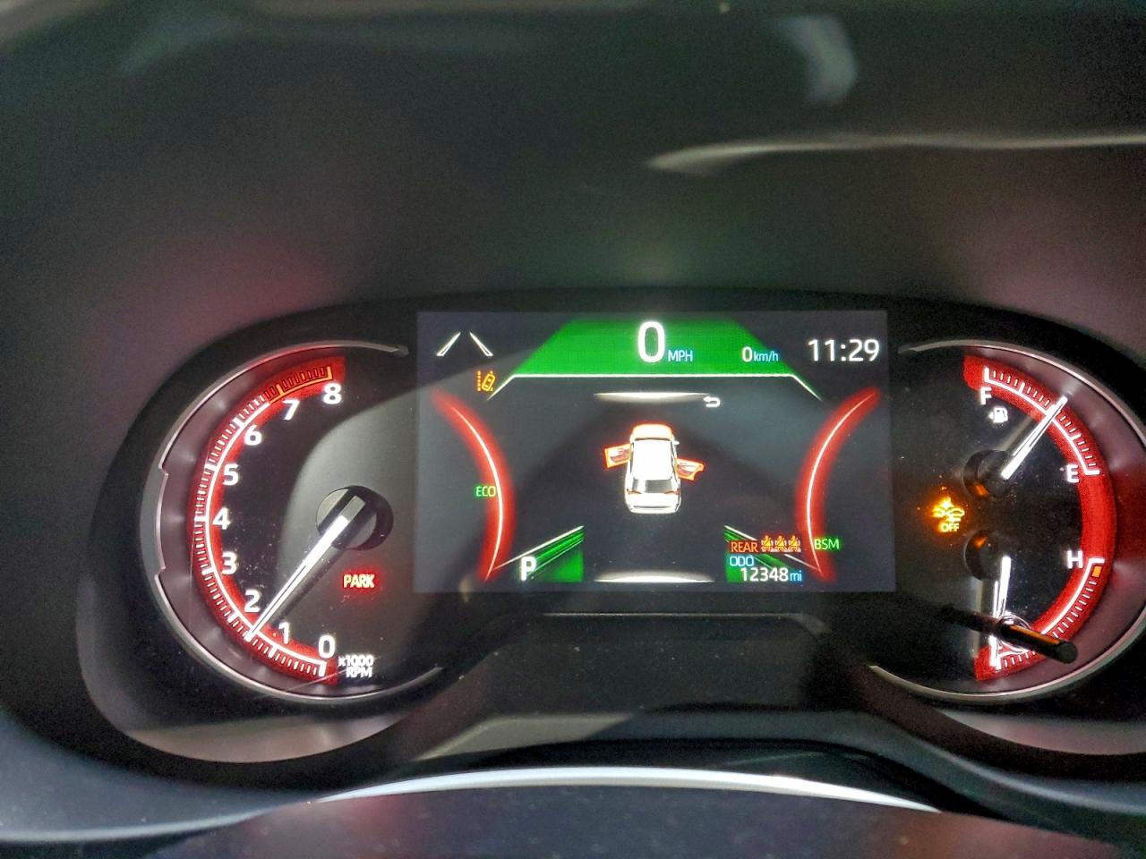 2025 TOYOTA RAV4 XLE photo 9