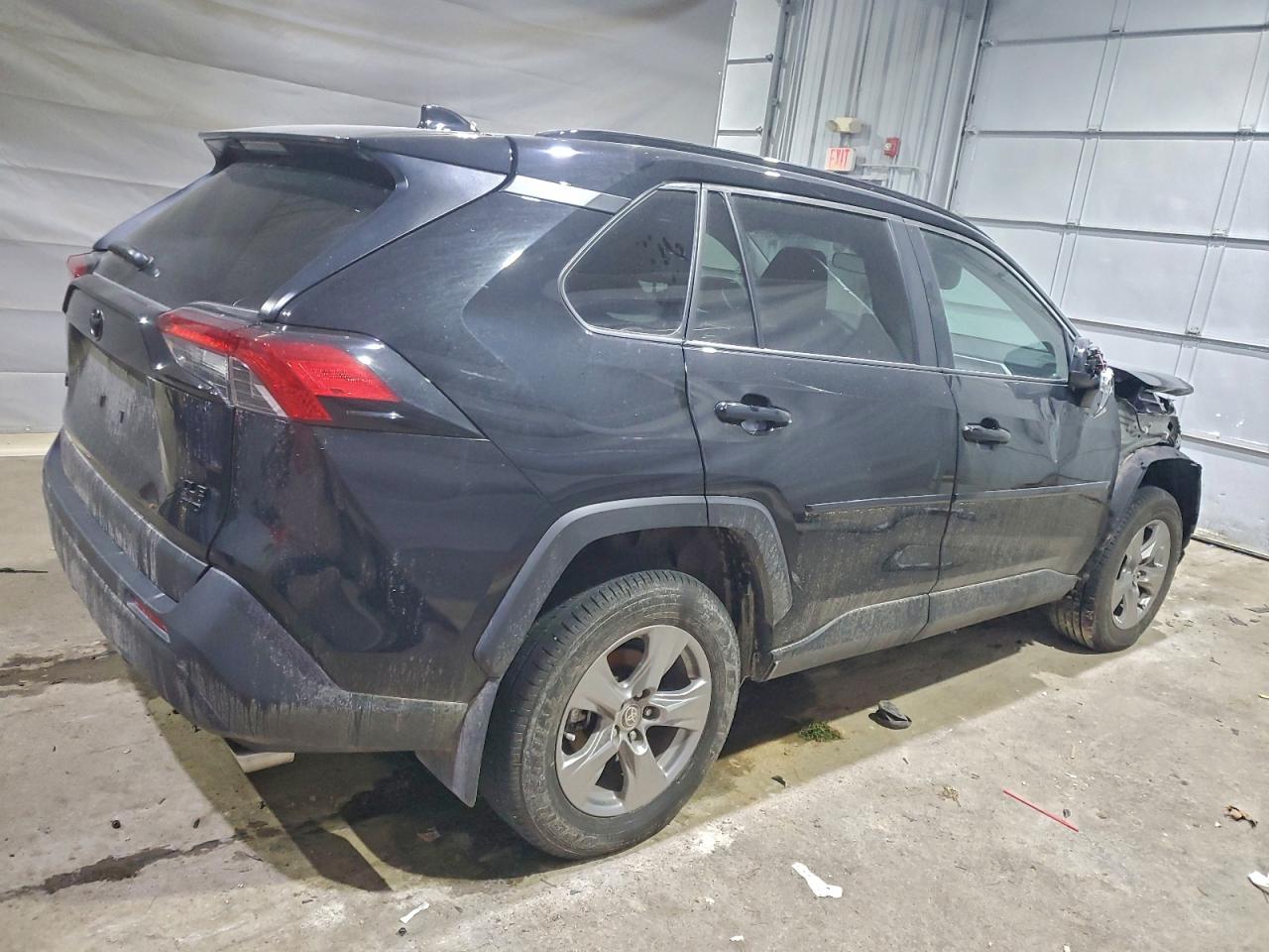 2025 TOYOTA RAV4 XLE photo 3